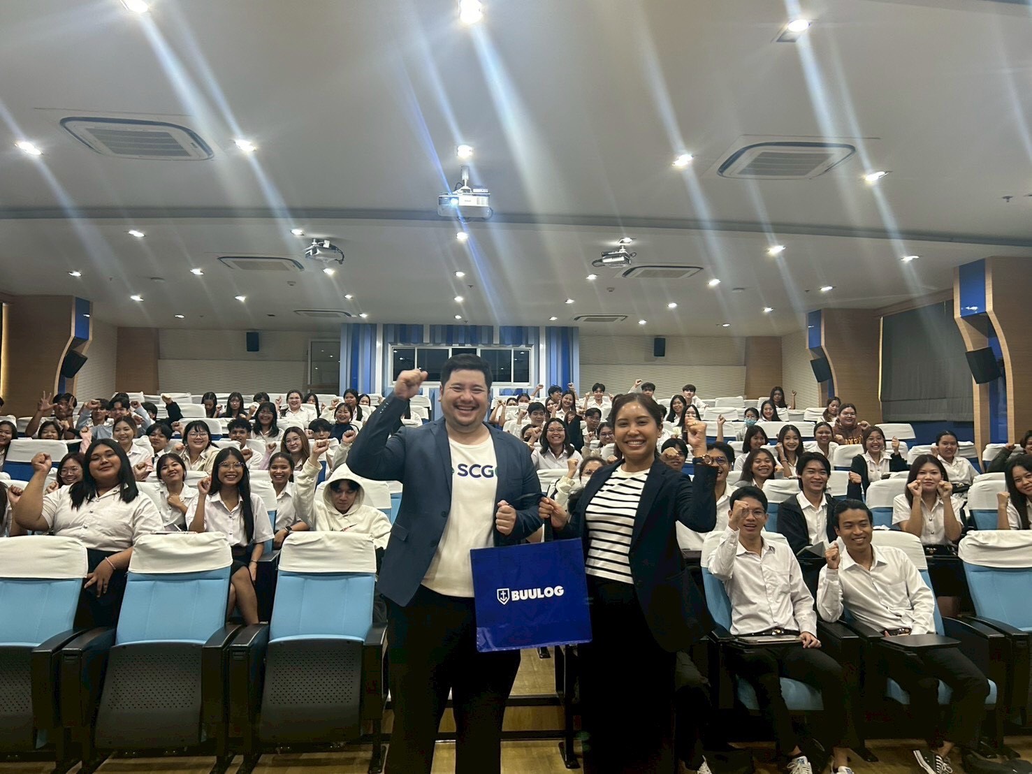 ผู้บริหารจากกลุ่มธุรกิจ SCGC ได้มอบหมายให้คุณธนากร ผลภาษี ตำแหน่ง Sourcing & Supply Chain Manager ให้เกียรติเป็นวิทยากรบรรยายพิเศษ