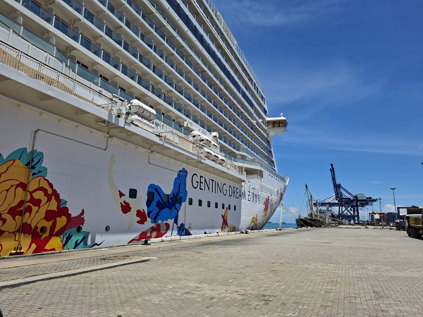 นิสิตเข้าร่วมปฏิบัติงานเรือสำราญ Genting Dream