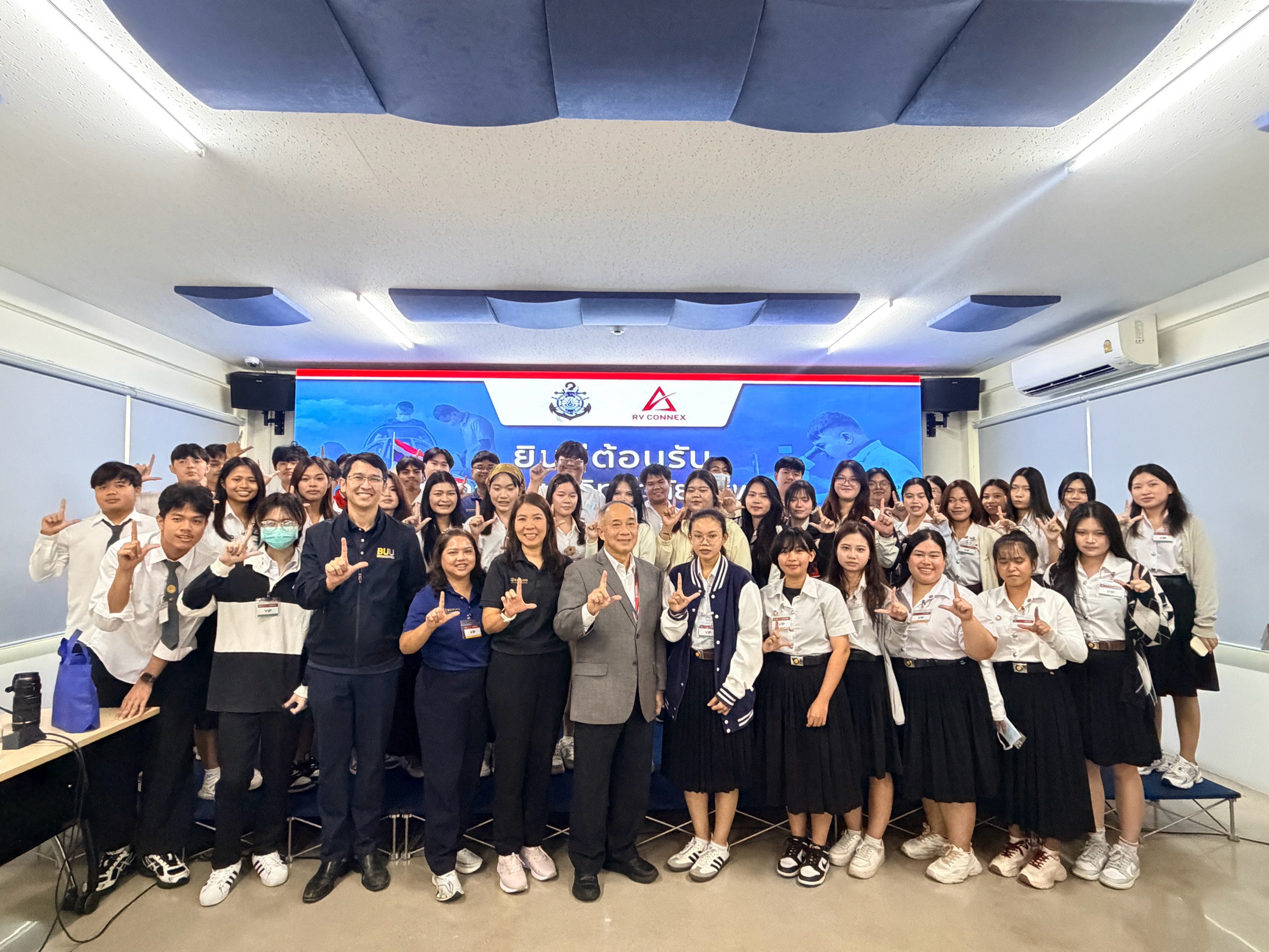 คณะโลจิสติกส์ มหาวิทยาลัยบูรพา ได้จัดกิจกรรมศึกษาดูงานให้แก่นิสิตสาขาการจัดการโลจิสติกส์และโซ่อุปทาน แขนงสมาร์ทฟาร์มมิ่งและโซ่อุปทานอัจฉริยะ ณ บริษัท อาร์ วี คอนเน็กซ์ จำกัด และศูนย์การเรียนรู้ตันแลนด์