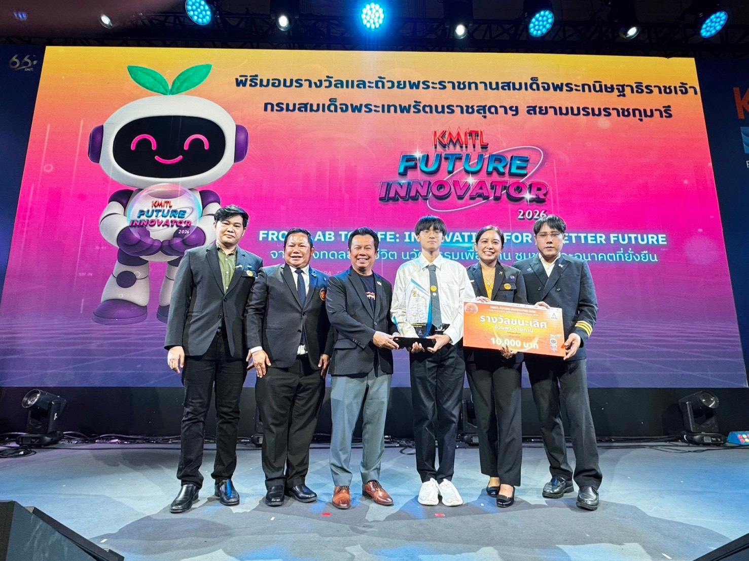 คณะโลจิสติกส์ มหาวิทยาลัยบูรพา ขอแสดงความยินดีกับ นายรัฐธีย์ เปี่ยมสะอาด นิสิตชั้นปีที่ 1 การจัดการการบิน ในโอกาสได้รับ “รางวัลชนะเลิศถ้วยพระราชทานสมเด็จพระกนิษฐาธิราชเจ้า กรมสมเด็จพระเทพรัตนราชสุดาฯ สยามบรมราชกุมารี”